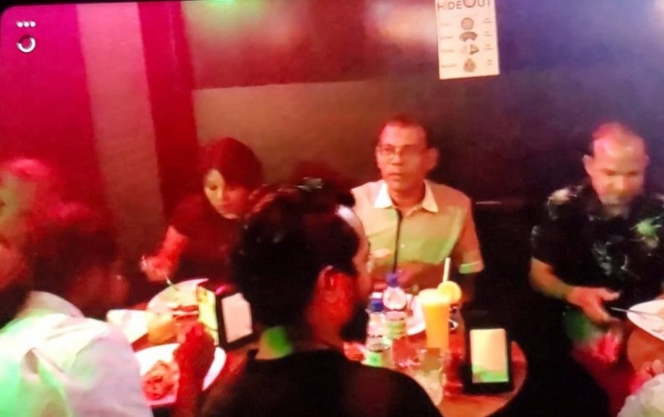 Mana gadeegai Raees Nasheed cafe ehgai innevi kamah bunaa photo eh dhauruvanee