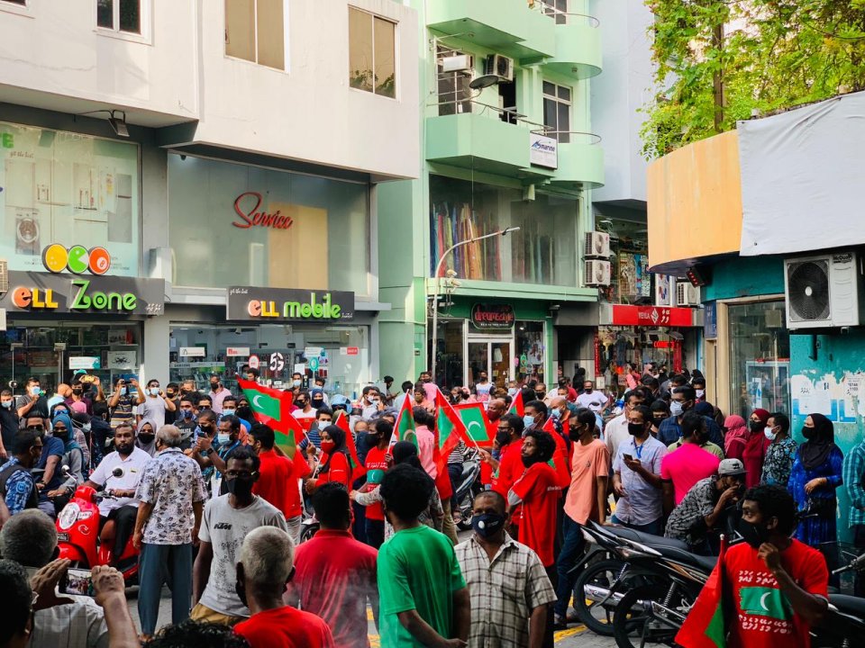 Muzaharaa kurumunq Abdul Raheem aaeku 16 meehaku hayyaru koffi