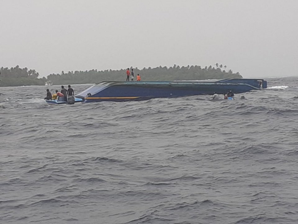 3 Meehunnaa keu dhathuru kuramundhiya landing craft eh bandhun jahaalaifi