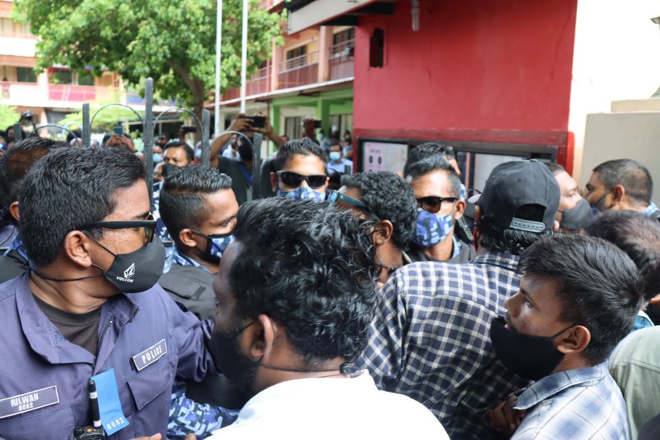 BREAKING: Inthihaabaa behey marukazugai Raees Nasheed, idhikolhun muzaaharaa kuranee
