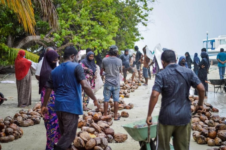 Andhuhusure R.Vaadhoo rayyithunge badhal vumeh nei reethi usooleh!