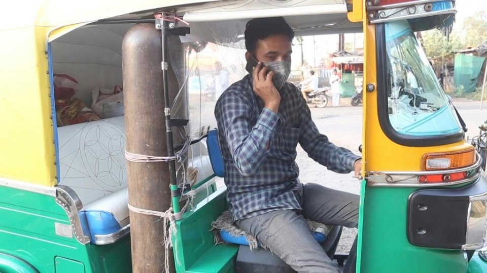 India oxygen ah jehun: ehee dheyn thedhuvee rickshaw driver