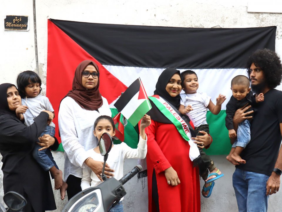 Palestine aaeku Dhivehin:  car buru 2 jahaairu, cycle buru 4 jahaairu! 