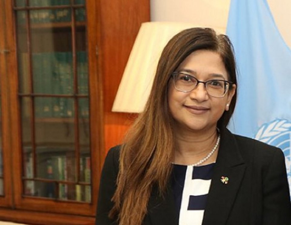 UK Deputy High Commissioner ge geygai Ali Waheed dhiriulhey vaahaka Dr. Farah dhogukurahvaifi