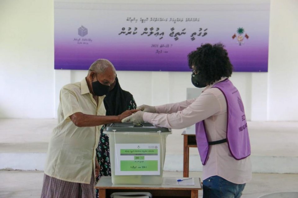 Voting continues in by-elections of 6 islands