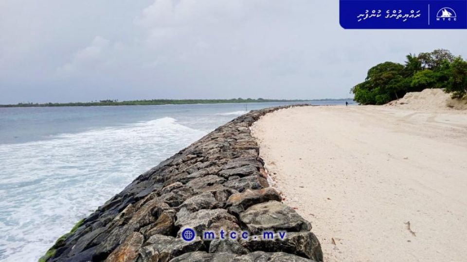 Henbadhoo gondudhoh himaayai kurumuge masakkai nimijje