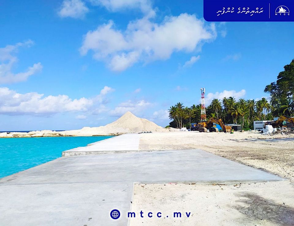 Angolhitheemu bandharu: Harbour pavement ge masakaiy ninmaifi