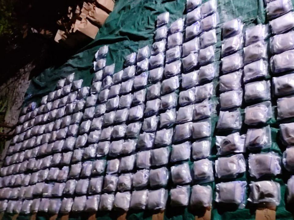 215 kilo drugs: Dhe meehunnah ves 15 dhuvahuge bandheh