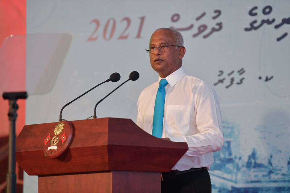 Rayyithunge loa laari akah ves hiyaanaatheh nuvaanan: Raees