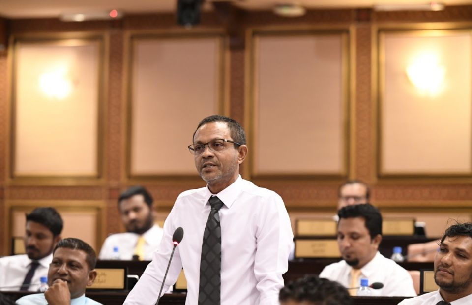 Member Hussain Waheedge mahchah kashunamaadhu kuraanee Islaamee marukazugai