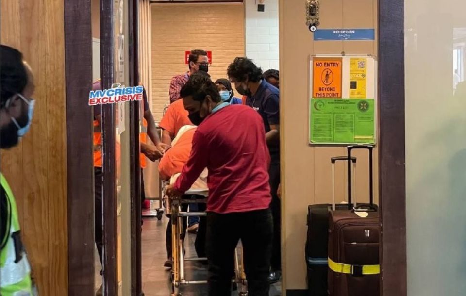 Heart attack eh jehi Velaana Airport gai tourist aku maruvejje