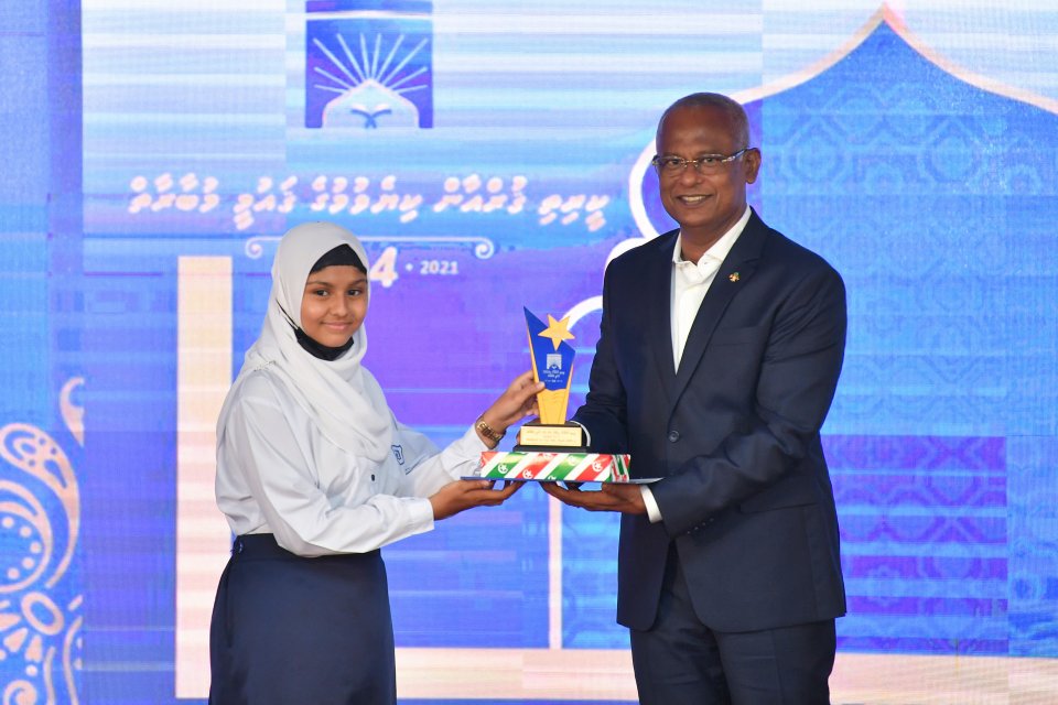 President gives away awards of the 34th National Quran Recitation Competition