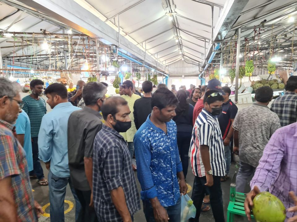 Market thakaai beach thah himeneyhen councilge belumuge dhashugai oiy 14 bimeh dhaulathah naganee!