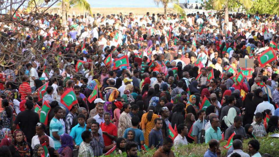 May Day faahaga kuraa hingaalun miadhu, fuluhun bunee Majeedhee Magu gai nubeyhveyne kamah!