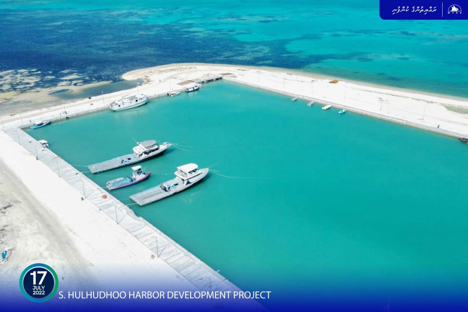 Hulhudhoo kanthah thakaa gulhey gothun rayyathunge hiyaalu hodhumuge bahdhalu vumeh baavanee