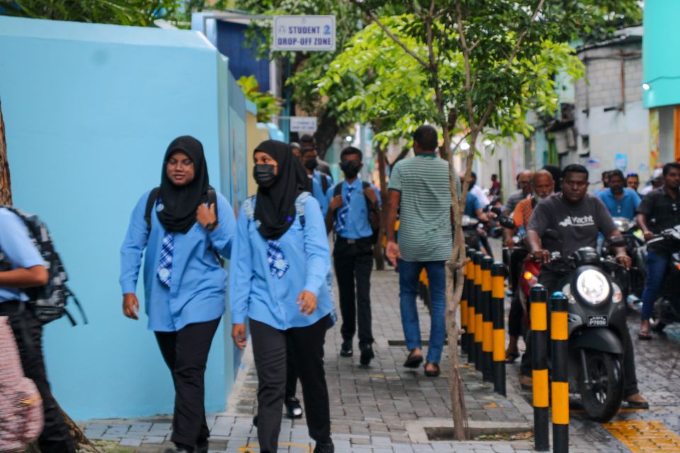 Islam, Dhivehi, Hisaabu adhi English maahdhaa majubooru maahdhaathakah hadhan angaifi