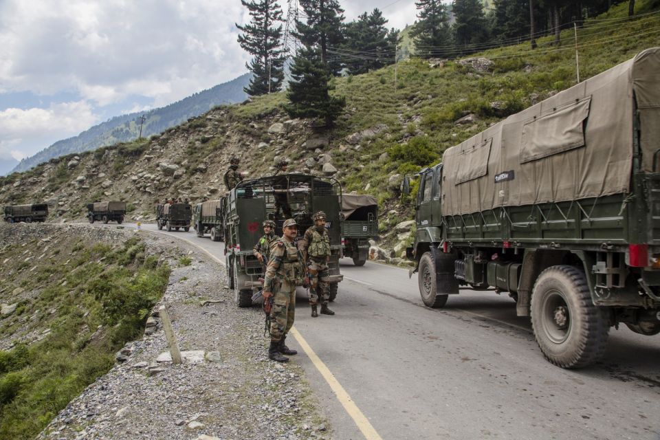 Kashmir ge Ladakh kaireegai ulhey China faujuthakah radhu dheyn furihama ah thayyaru: India