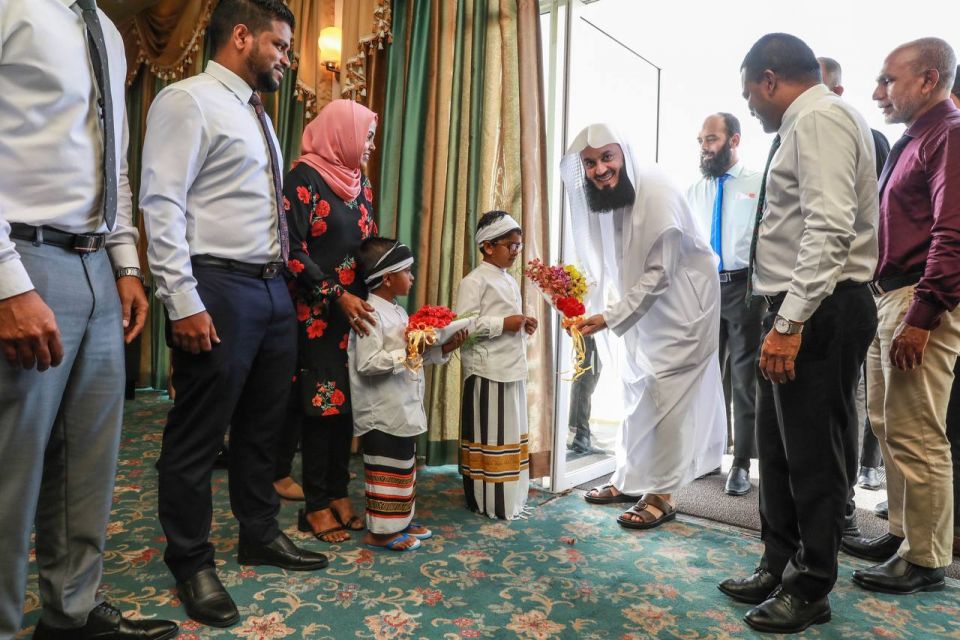 Mufti Menk Addu ah vadaigenfi, dharus mirey 8:45 gai