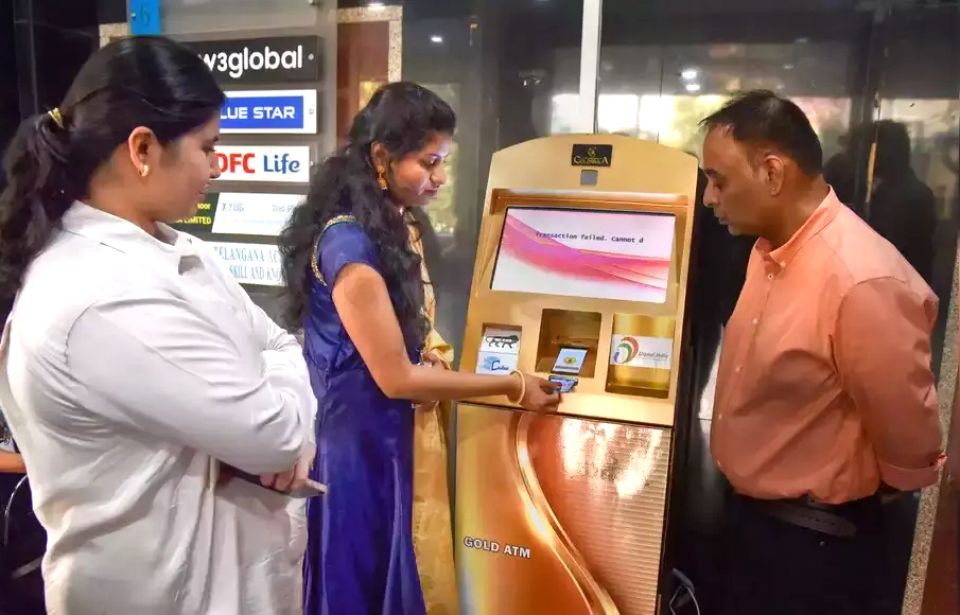 Faisaage badhalugai ran laari negey ATM eh India gai bahattaifi