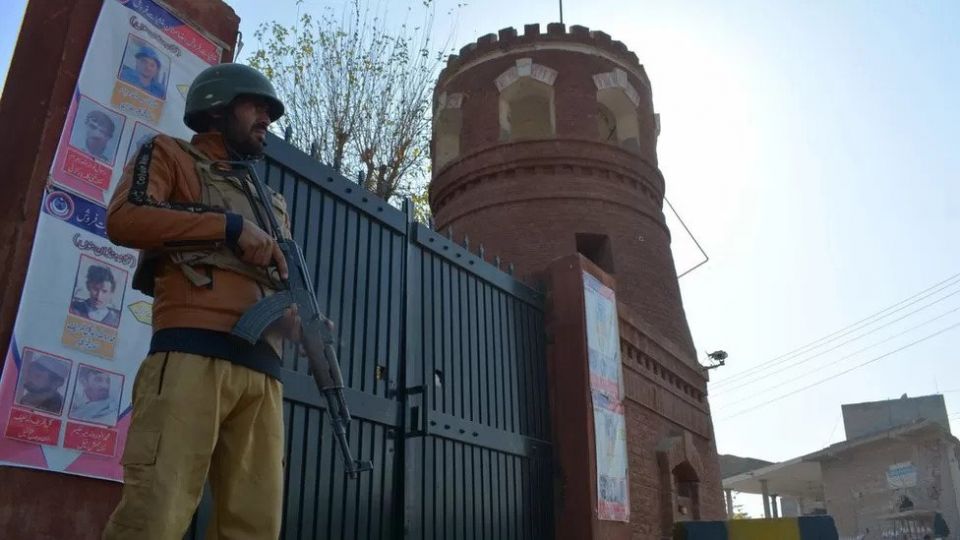 Pakistan police station eh hisoaru kuri 33 meehaku maraalaifi