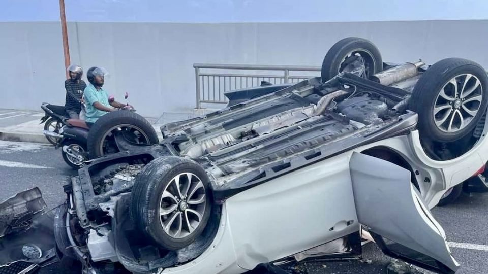 Car eh furolhaalai nurakkaatheri accident eh hingaifi