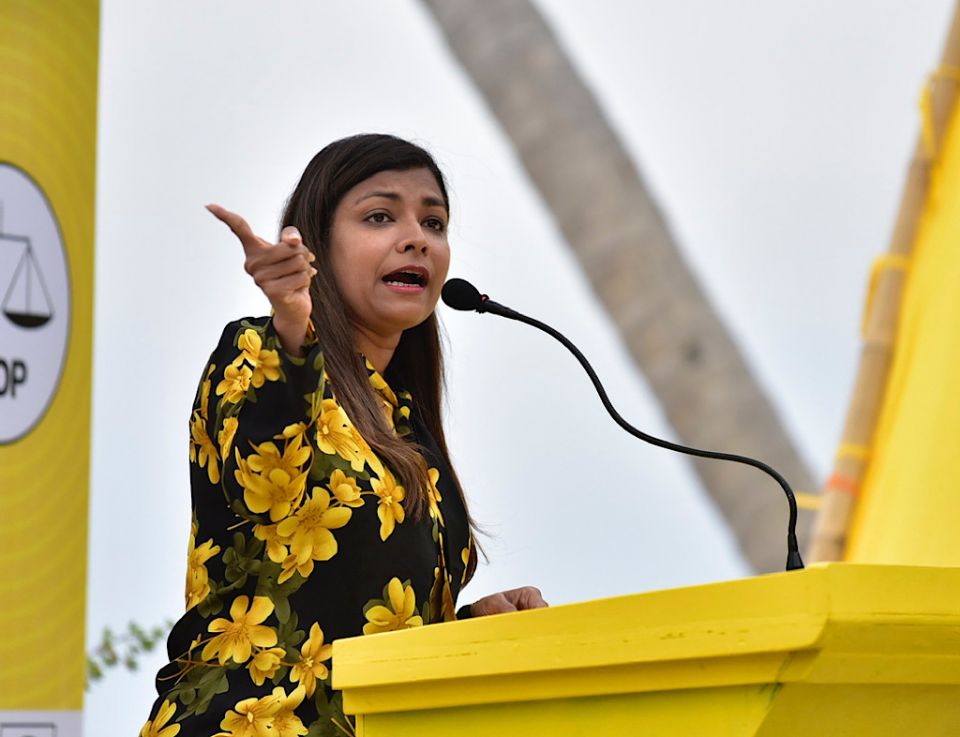 Rivethi gothugai kankuraanama Nasheed, Solih aa vaadhaves nukurees: Rozaina