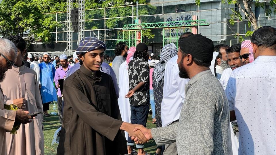 Male' sarahahdhugai 25 miskithaai hatharu thanehgai bodu jamaa'athugai Eid namaadhu kuraane 