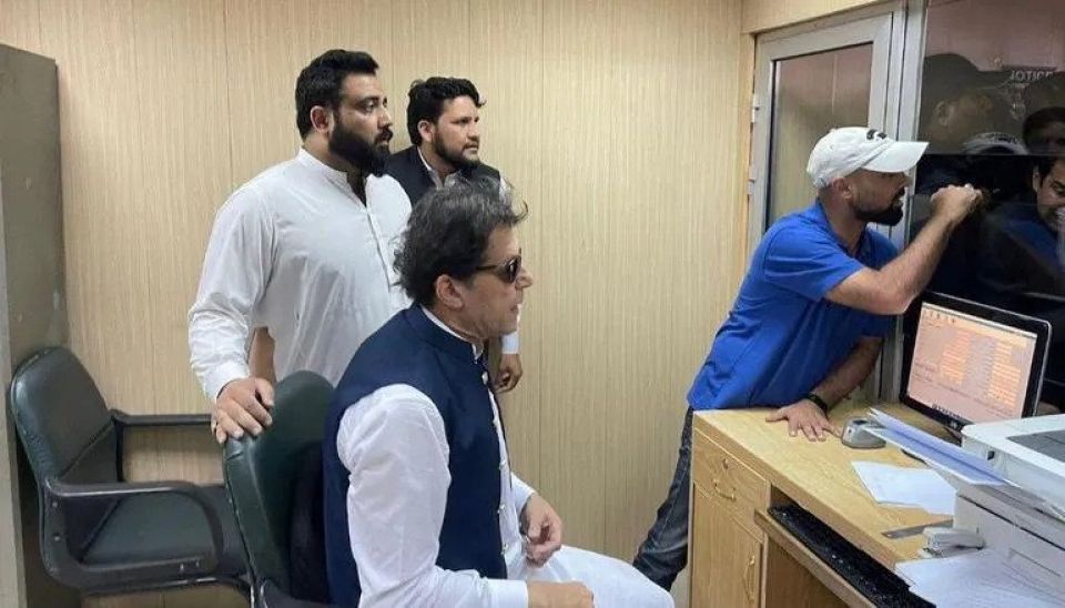 Pakistan ge kureege boduvazeeru Imran Khan dhookohllaifi