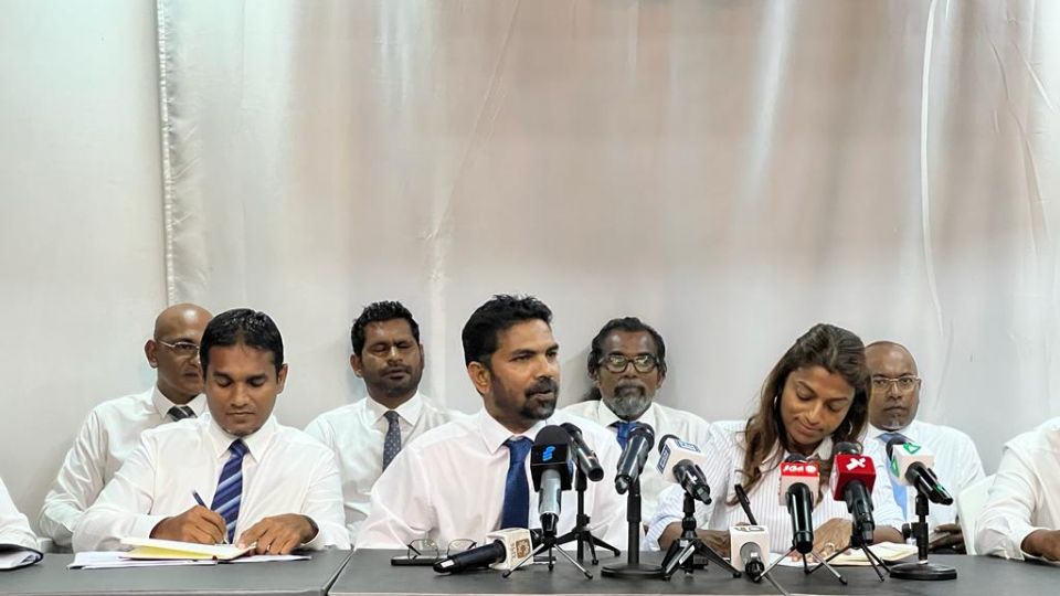 Nasheed baiverin govaigen aa party eh hadhan ninamaifi, Nasheed MDP akun nukendey