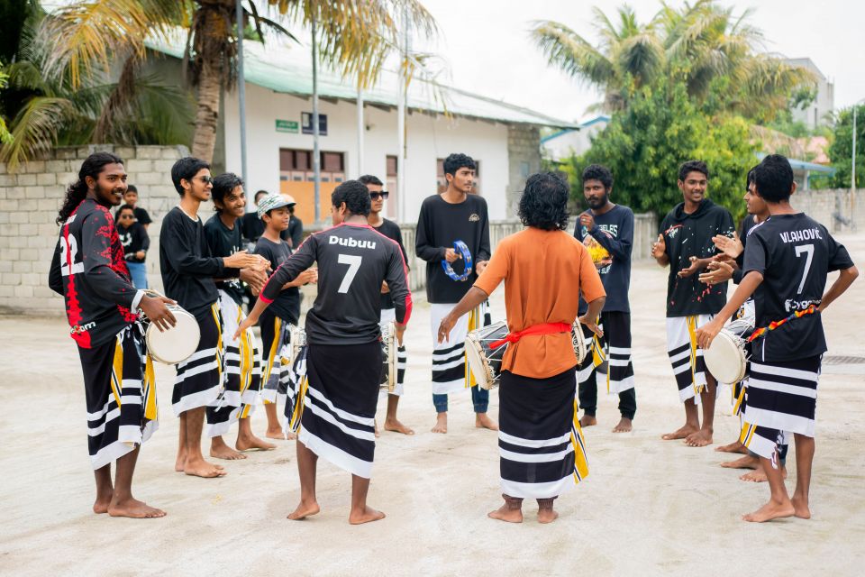 Thafaathu vaanee mi varakah, Eid ah dhauvathu dhinunves Maakurathugai foari gadha! 