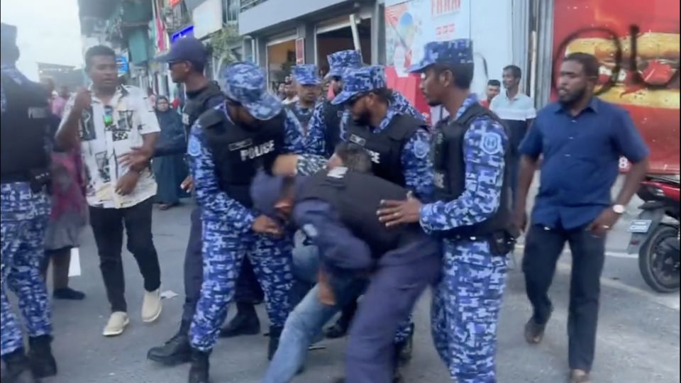 Fuluhakaa dhimaa ah ehcheh ehlumun idhikolhuge muzaaharaain hayyaru kuri meeha courtun dhookohlaifi