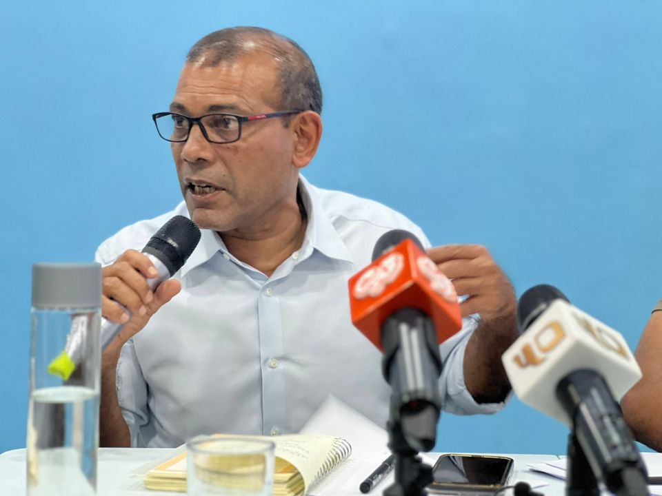 Siyaasee hayaaiy gulhifai vanee raees Solih akhaa noon, fathuranee dhigeh: Nasheed