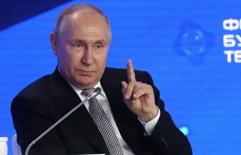 Konme dhemafiriaku madhuvegen 8 kudhin hoadan Putin edhivadaigenefi