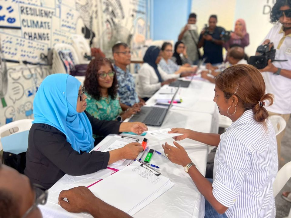 Democrats ge riyaasee primary vote lun miadhu iru ossi 6 jahandhen kuri dhaane