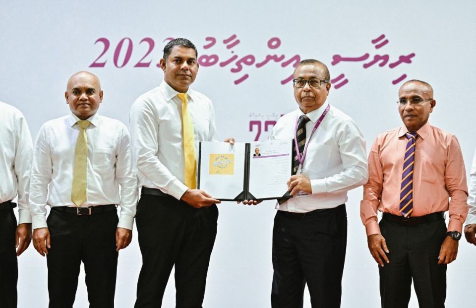 Raees Solih ge candidacy form EC ah husha'halaifi