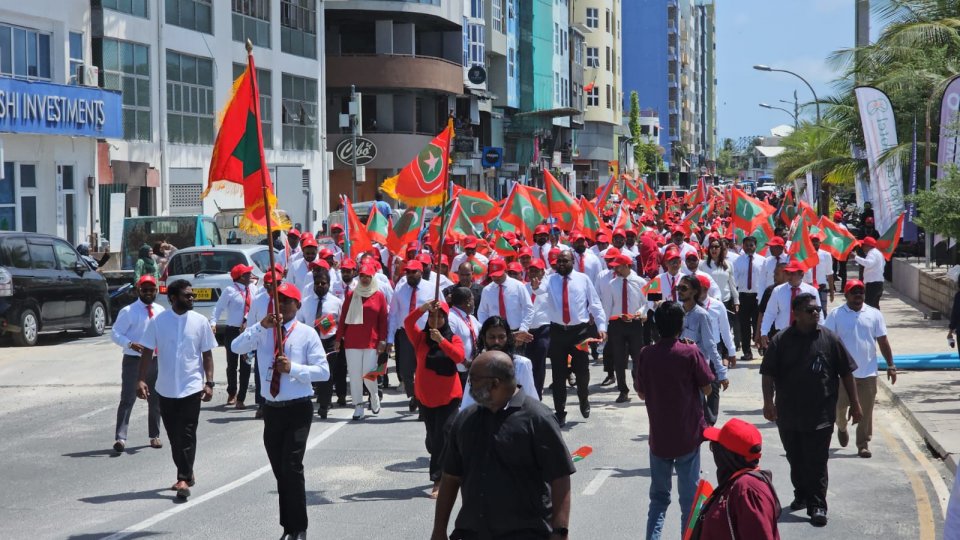 Gasim flexes support as a huge crowd of supporters accompany him to file candidacy
