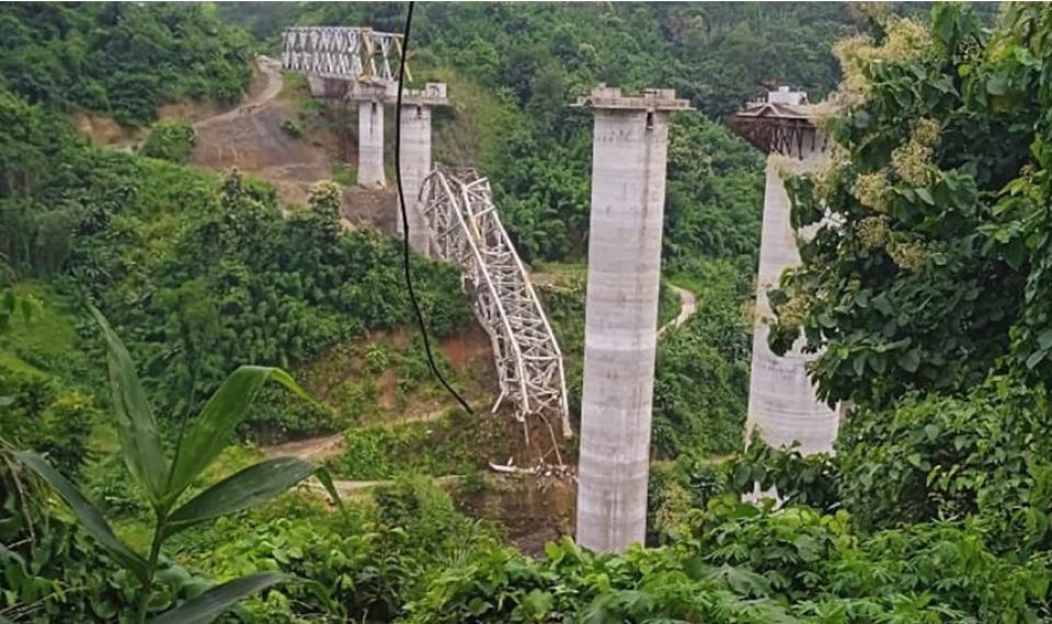 India gai anehkkaves bridge eh vettijje, mifaharu 17 meehun maruvi