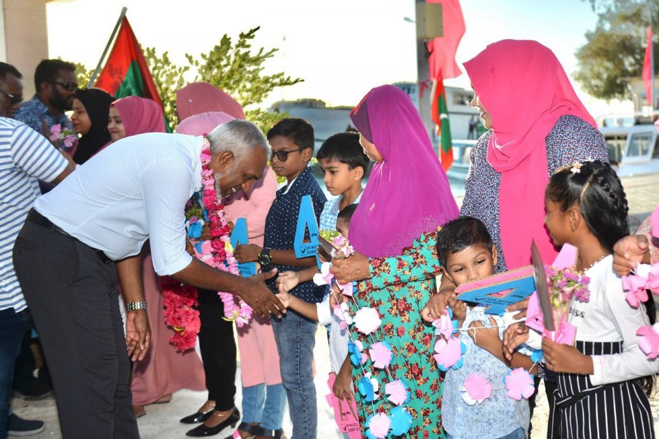 Muizzu heads to Raa Atoll for campaign, first stop Alifushi