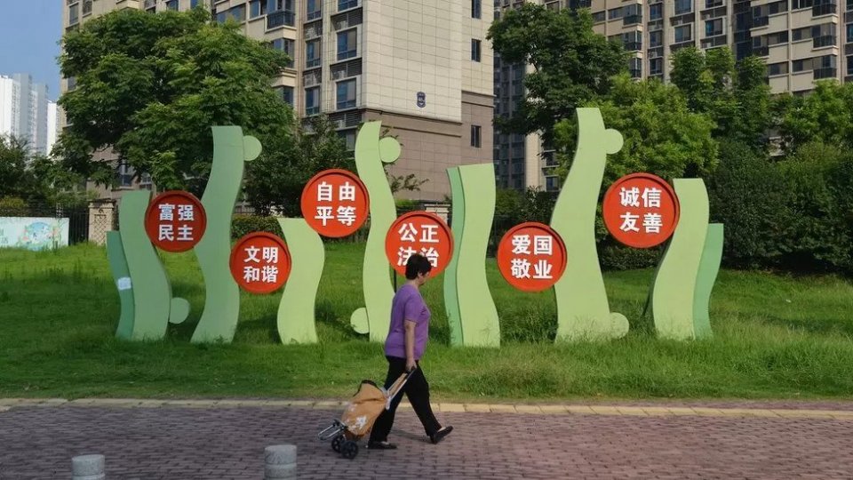 Country Garden: Debt crisis-hit China property giant in record loss