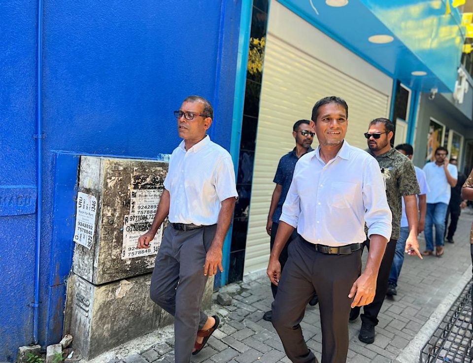 2 vana burugai vaadhakuravvaa candidatunnah Nasheed ge thaaeedheh neiy