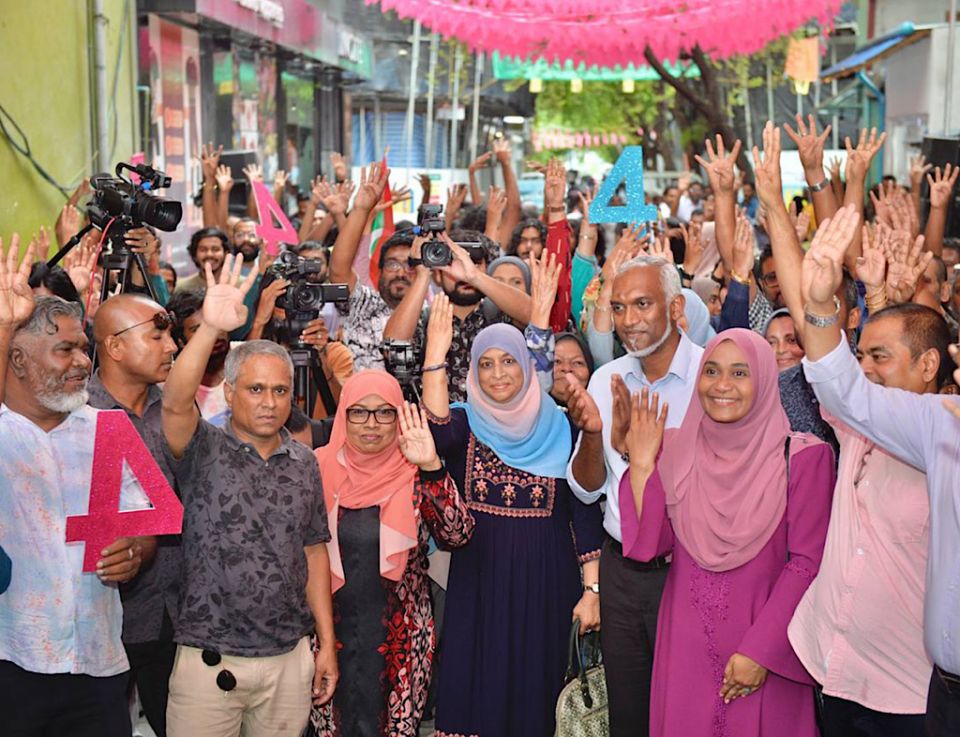 Kureege MDP activist adhi Democrats harugeyge veriyaa, Shafiyya Muizzu ge campaign ah! 