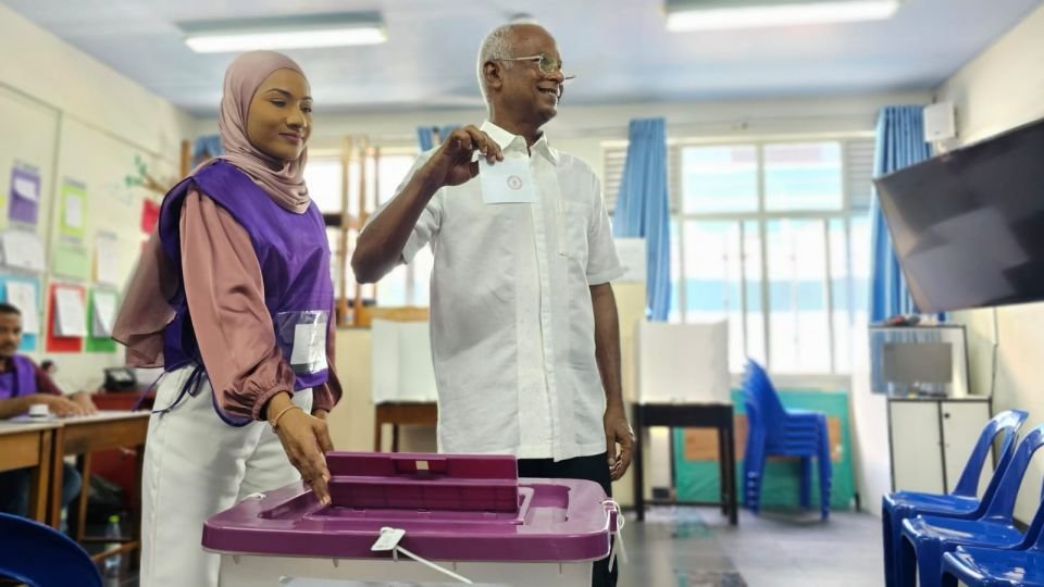 Run-Off 2023: President Solih cast his vote as he seeks historical re-election