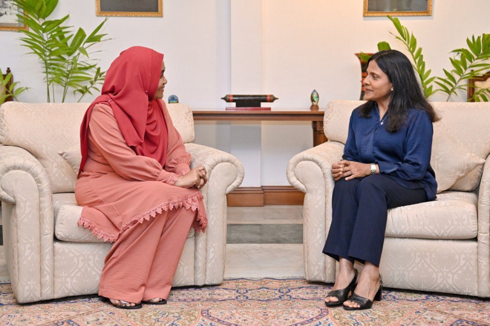 First Lady Fazna meets spouse of President-elect Muizzu