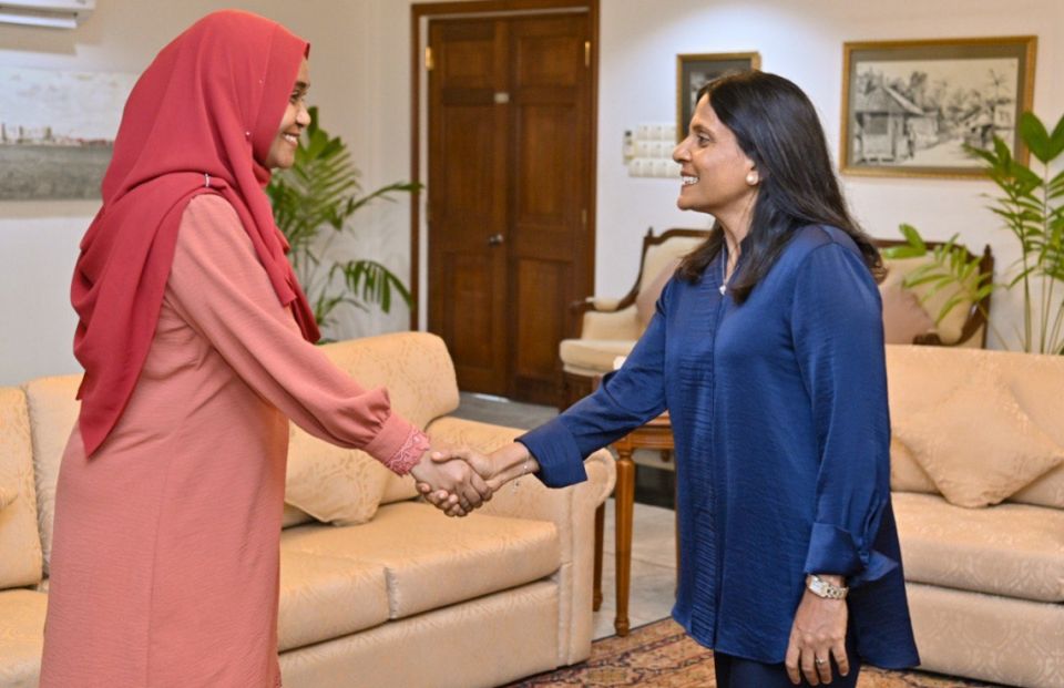 First lady Fazna inthihaabee raees ge anbikabalun Saajidha aa bahdhalu kurahvaifi