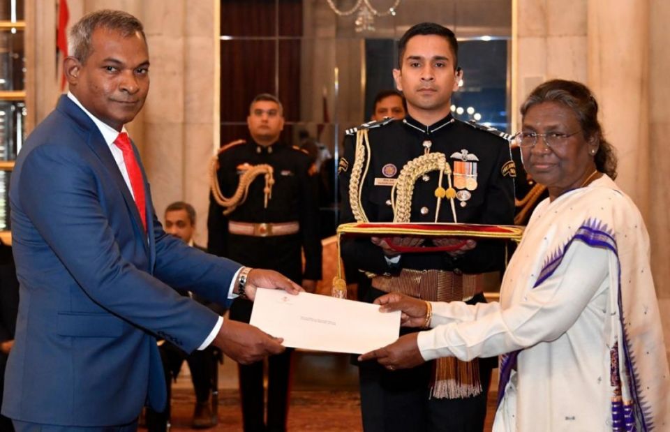 India gai hunnavaa dhivehi safeeru, e gaumuge external affairs ministry ah miadhu haaziru kuranee