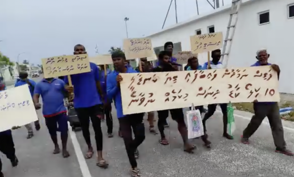 Dhihdhoo Fenaka employees protest over cancelled contracts 