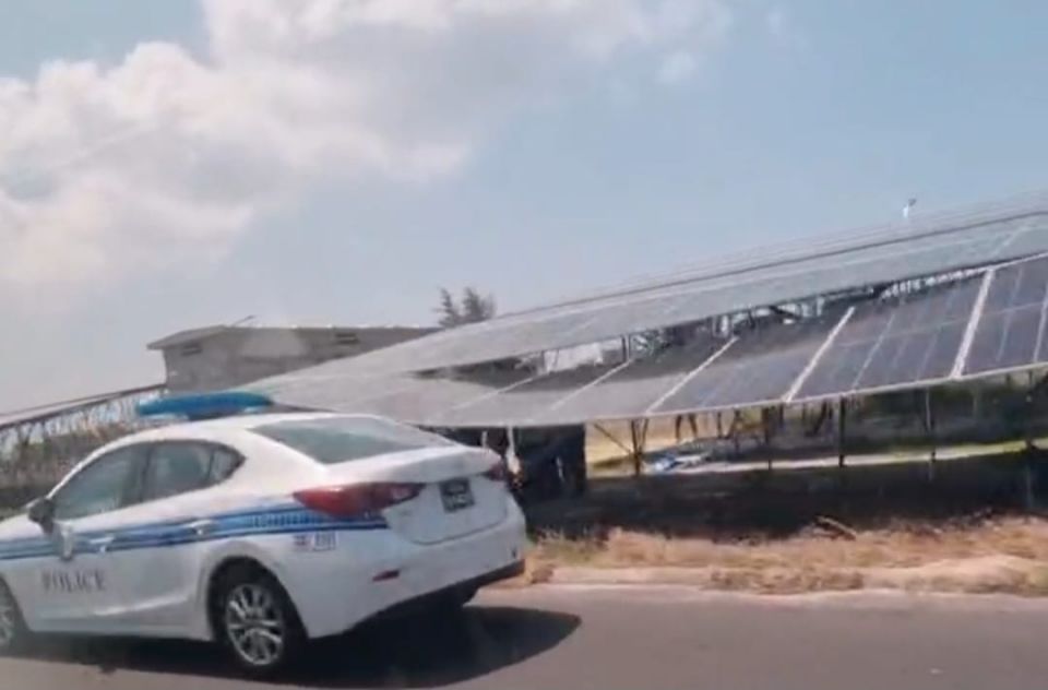Higway gai solar panel thakugai car eh jehi accident eh hingaifi