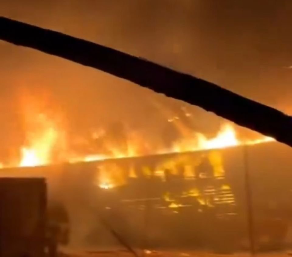 A fire in Kaashidhoo Boatyard burns down two vessels