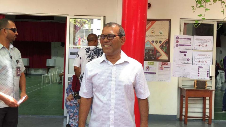 Nasheed ge thaureef sarukaarah: Beyruge firm in maalee lafaa hoadhun huttaalumakee elhi buhdhiveri fiyavalheh