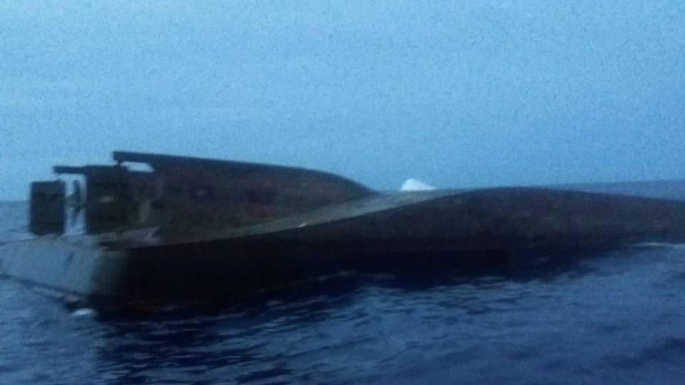 Male ah dhathuru kuranikoh landing craft eh bandun jahaalai ekaku gellijje